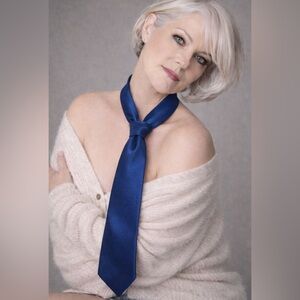 💯 % silk tie blue it’s got a little bit of a shimmery to it